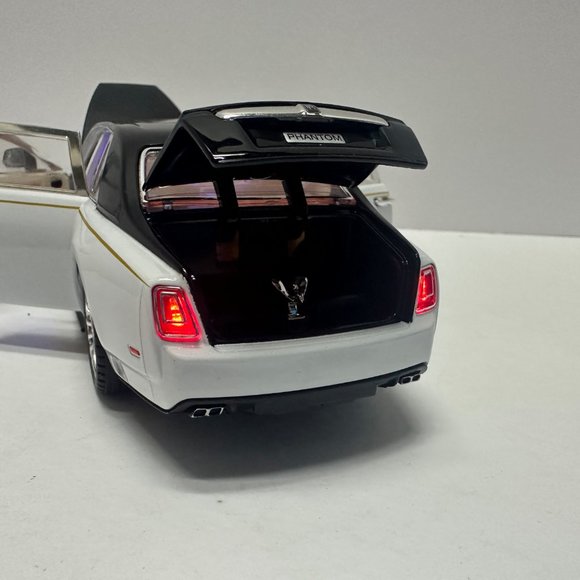 1:24 Rolls-Royce Phantom Metal Diecast BLACK WHITE WITH LEDS Roll-Back - Picture 11 of 14